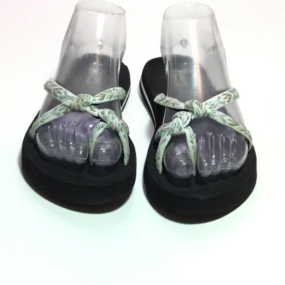 Teva Olowahu Women's Size 7 Southwestern Pattern Mush Sandals 6415 Pastels - Picture 1 of 9